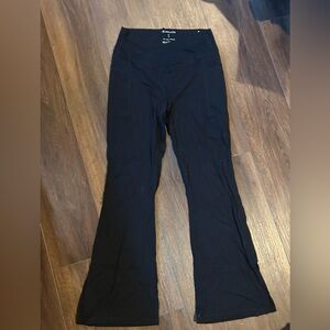 BLOGILATES Black women’s Leggings size L feminine waist with V Back Side contour